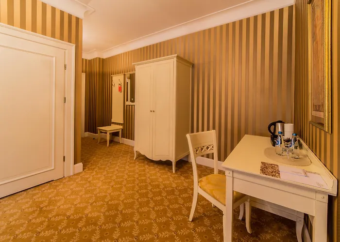 Garden Boutique 3* بوزنان